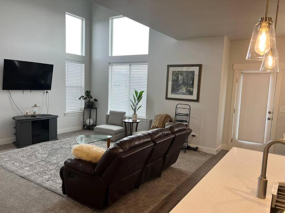 Brand New 3-Beds Stylish Entire House At Lehi 빌라 외부 사진