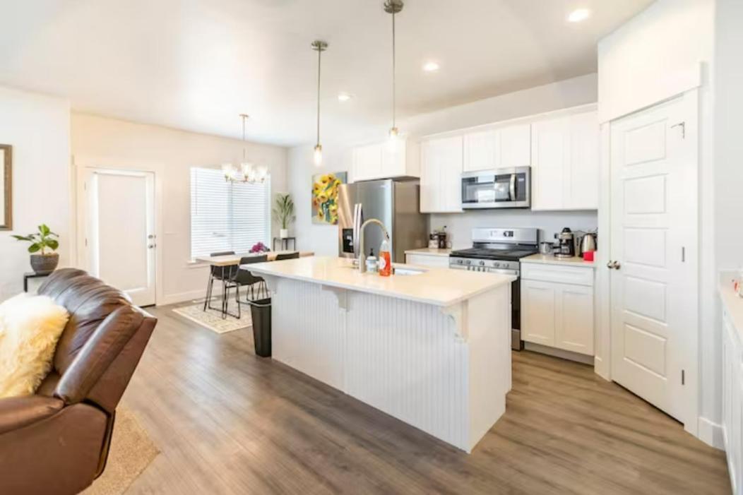 Brand New 3-Beds Stylish Entire House At Lehi 빌라 외부 사진